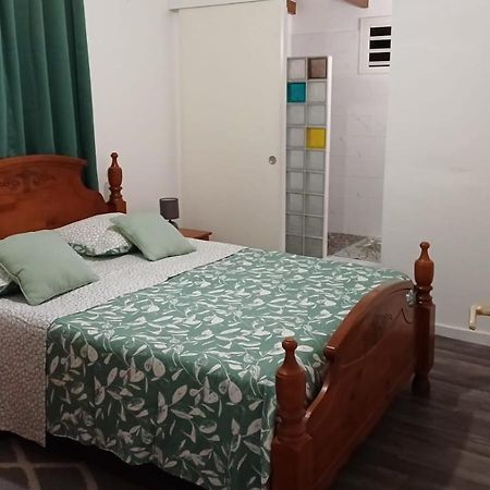 Chez Lucile Et Gilbert Apartment Bouillante Ngoại thất bức ảnh