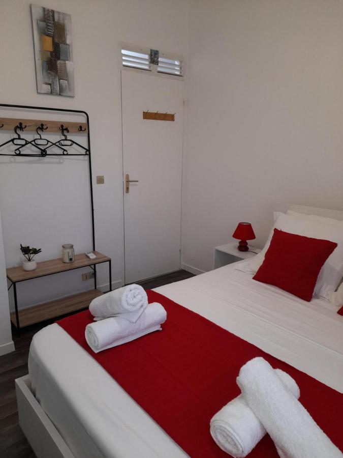 Chez Lucile Et Gilbert Apartment Bouillante Ngoại thất bức ảnh