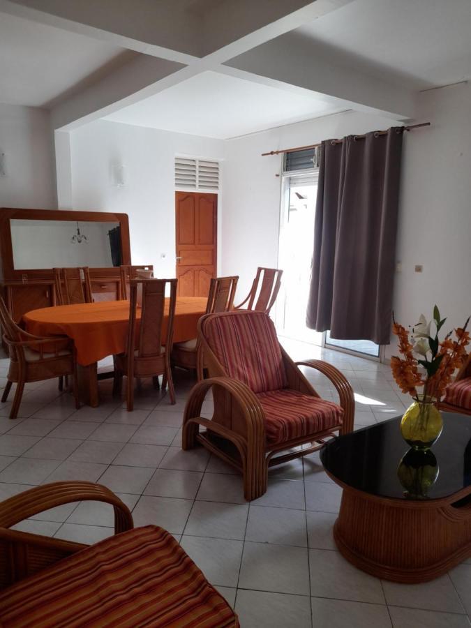 Chez Lucile Et Gilbert Apartment Bouillante Ngoại thất bức ảnh